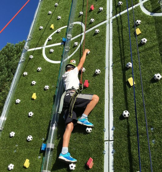 Mur d'escalade football
