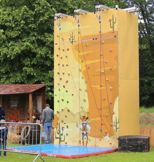 Mur d'escalade western